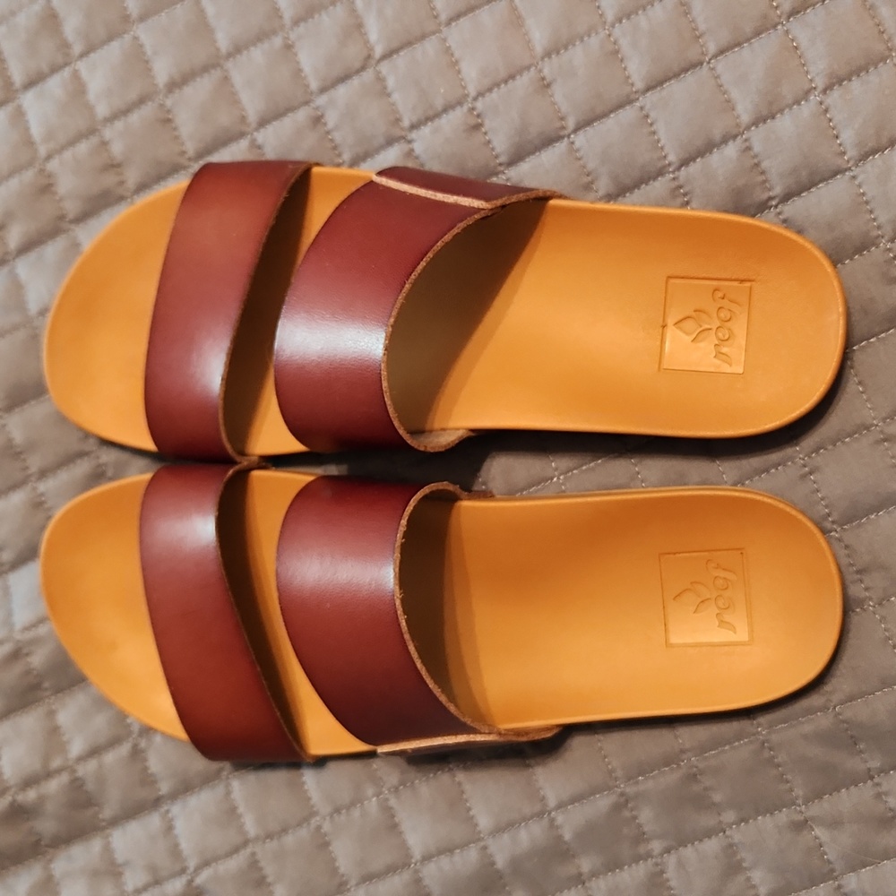 🌼 Reef sandals